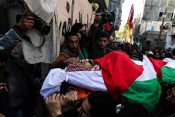 İsrail'in katlettiği Filistinli toprağa verildi