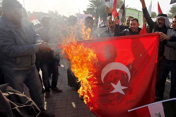 Bağdat'ta Türk bayrağı yaktılar