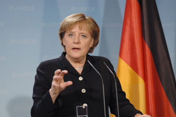 'Esed kendi halkına varil bombaları atıyor'