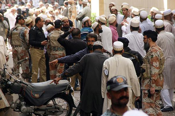 Pakistan'da bombalı saldırı