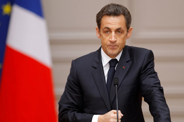 Sarkozy'e partisinden 'Stalin' benzetmesi