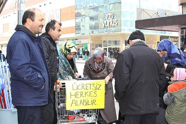 800 çift ayakkabı dağıttı