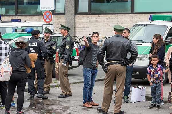 Almanya'da sığınmacı merkezine saldırı