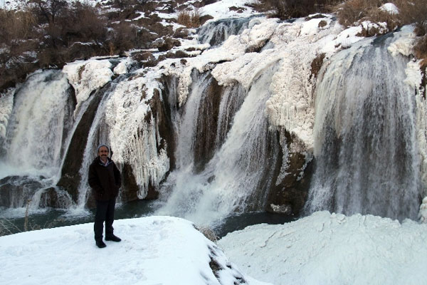 Van'da şelale dondu