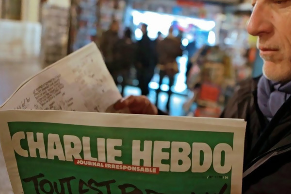 Charlie Hebdo gelen bağışları dağıtacak