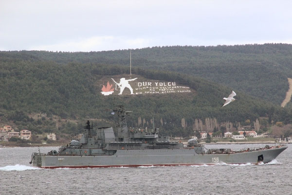 Rus savaş gemisi boğazdan geçti