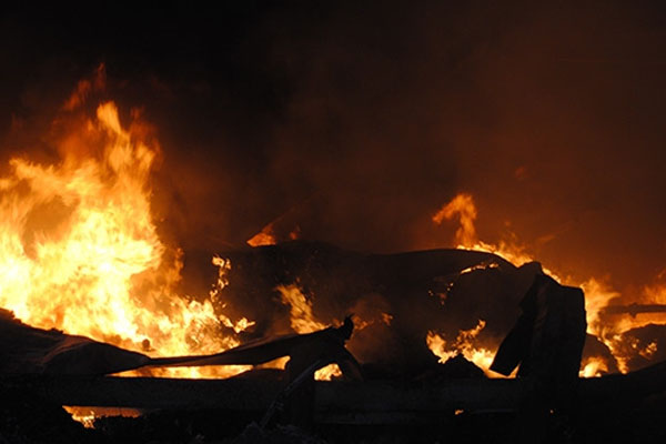 3 katlı tarihi bir bina yandı