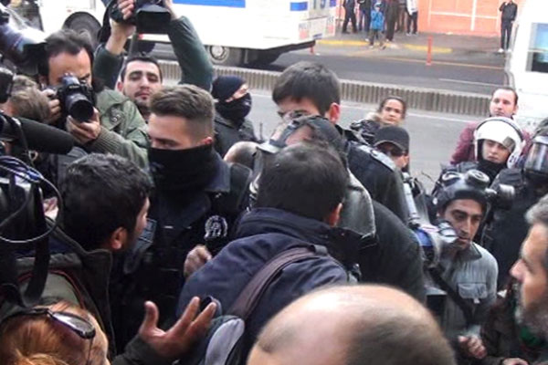 Diyarbakır karıştı: 2 Rus gözaltında