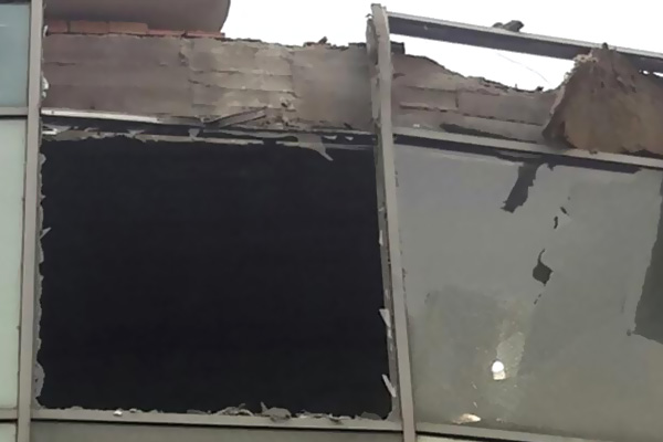 Cizre'de hastaneye roketli saldırı