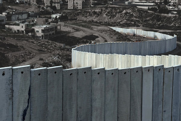 İsrail’den duvar ablukası