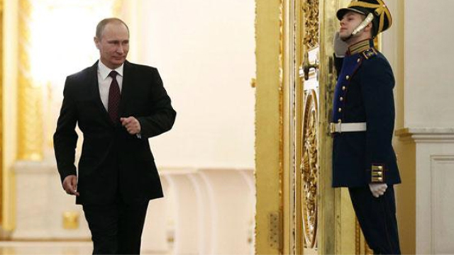 Putin'in yürüyüşü olay oldu