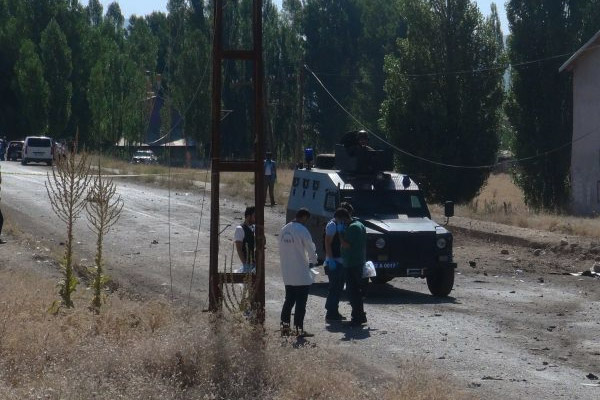Polise roketatarlı saldırı: 3 yaralı