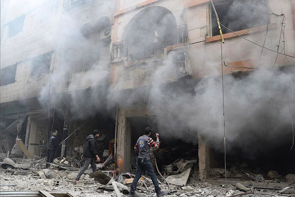 Rus uçakları Halep'te sivilleri vurdu: 8 ölü