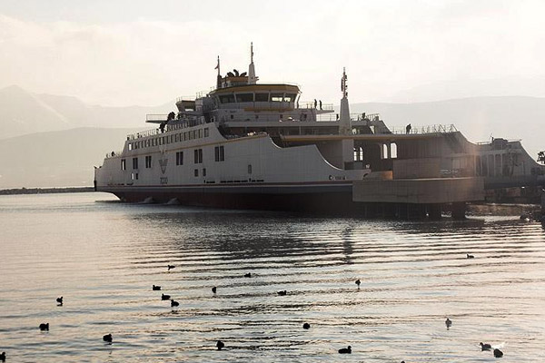 Yeni feribot Van Gölü'nde sefere başladı