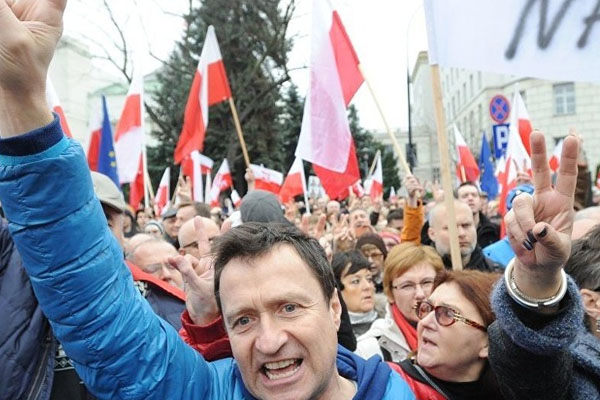 Polonya'da hükümet karşıtı gösteriler