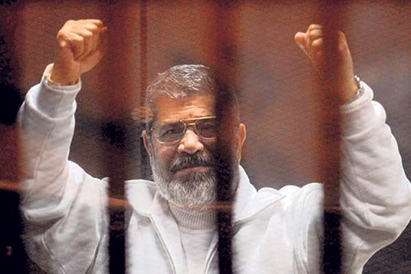 Mursi'nin duruşması ertelendi