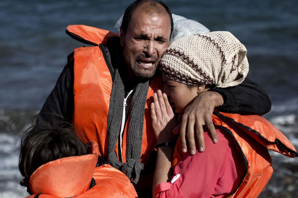 Kuşadası'nda mülteci botu battı: 11 ölü
