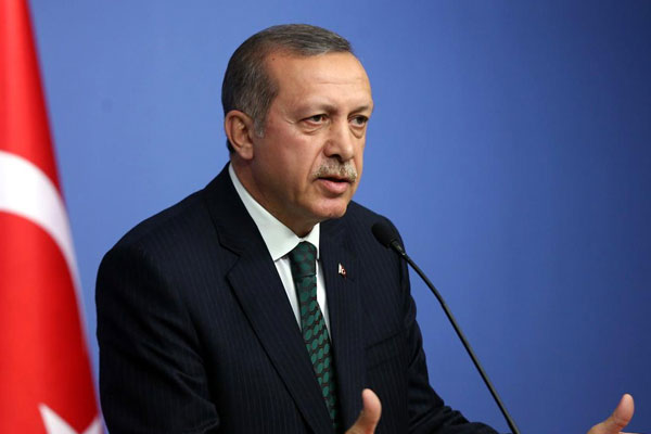 'Kibir abideleri kaçacak delik arıyorlar'