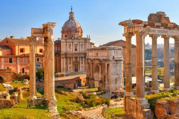 1800 yıllık sütuna adını yazdı