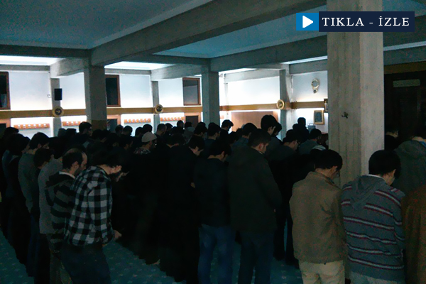 Müslüman öğrencilere saldırı kamerada