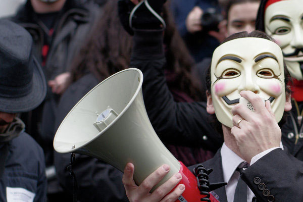 Anonymous Putin'in iddialarına inandı