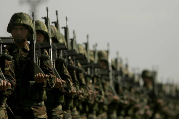 Dövizli askerlik bin Euro'ya iniyor