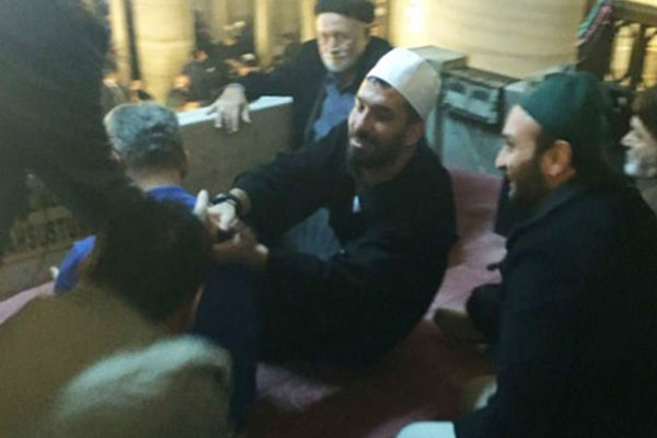 Arda Turan'dan Eyüp Camisi'ne ziyaret