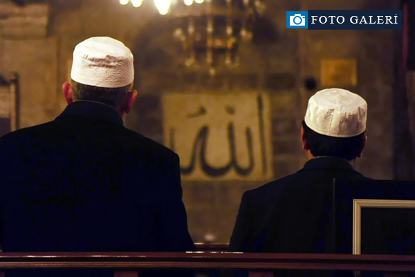 Camilerden 'Kandil' yansımaları