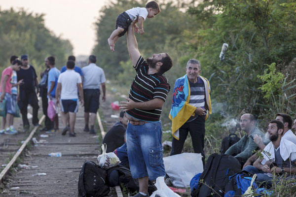 Letonya sığınmacılara yardımı azaltıyor