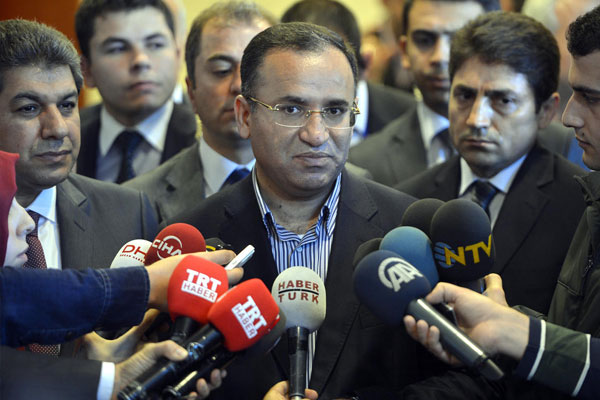 Bozdağ: Gülen buyursun Türkiye'ye gelsin