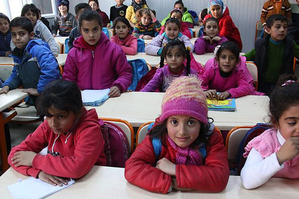 300 bin Suriyeli Türkiye'de eğitim alıyor