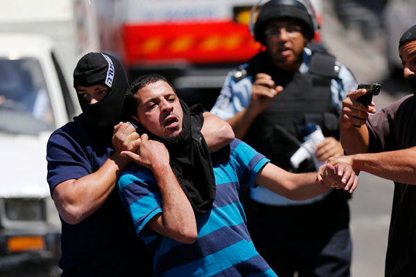 İsrail 25 Filistinli öğrenciyi tutukladı