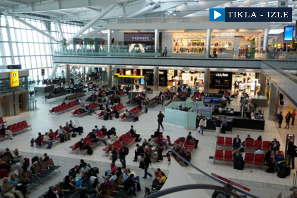 Müslüman aile uçağa alınmadı