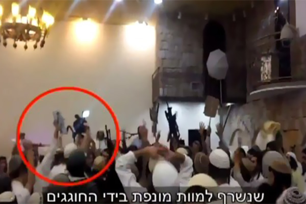 Filistinli bebeğin yakılmasını kutladılar!