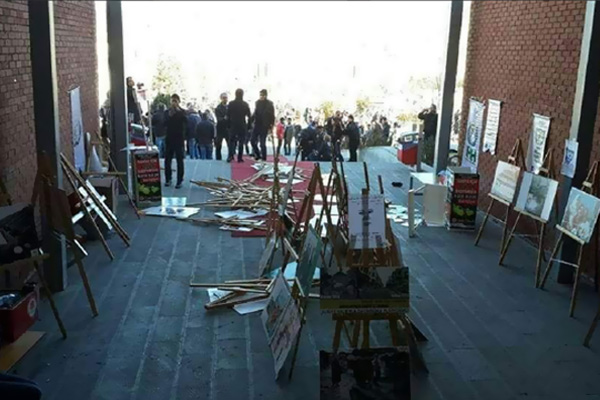 Süleyman Demirel Üniversitesi'nde İHH standına saldırı