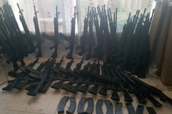 Kargoyla cephanelik taşımışlar