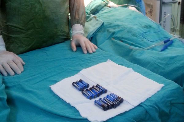 Pil yutarak intihara kalkıştı