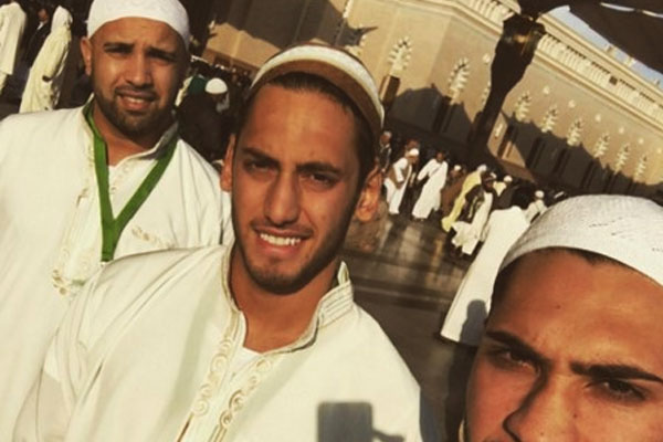 Hakan Çalhanoğlu'ndan umre ziyareti