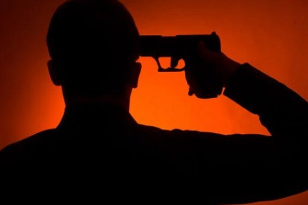 Başına ateş ederek intihar etti