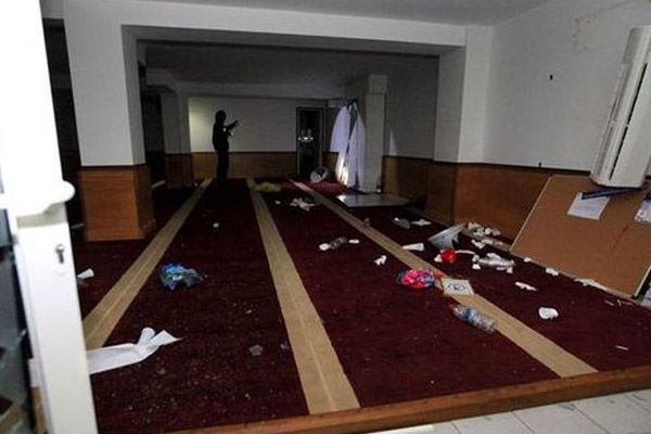 Korsika'da camiye saldırı