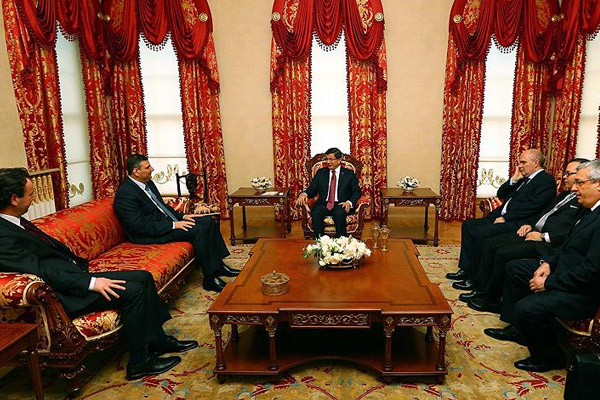 Eski Suriye Başbakanı ile bir araya geldi