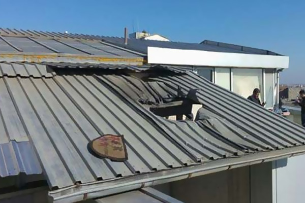 Hastaneye roketatar mermisi isabet etti