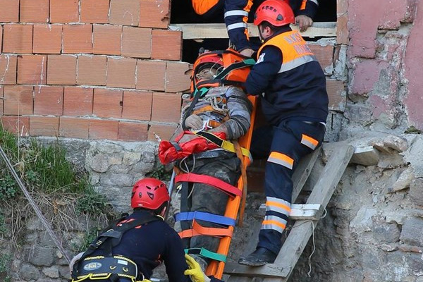 Kuyuda mahsur kalan kişi 4 gün sonra kurtarıldı