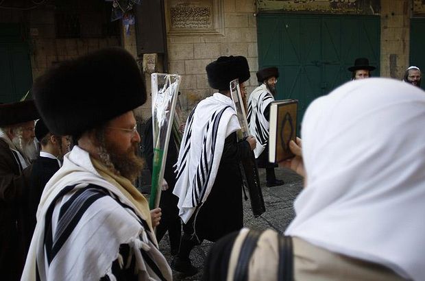 Yahudi yerleşimciler Mescid-i Aksa'ya girdi