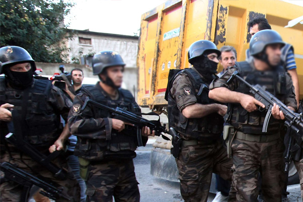 Sur'da 9 güvenlik görevlisi yaralandı