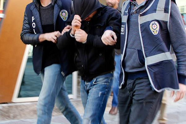 Göçmen kaçakçılığı yapan 11 kişi yakalandı