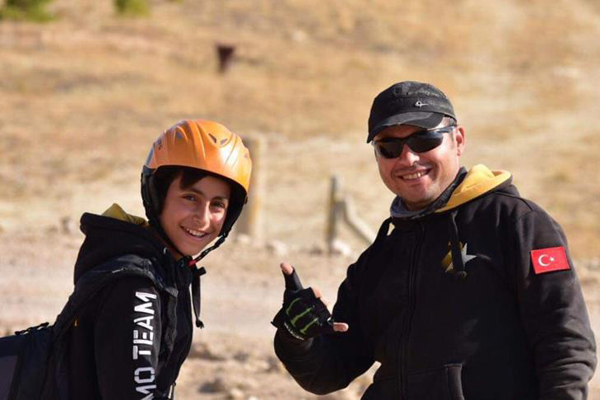 Paraşütçü baba-oğulun gökyüzü tutkusu