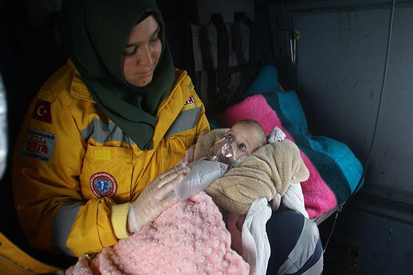 Askeri helikopter Zehra bebek için havalandı
