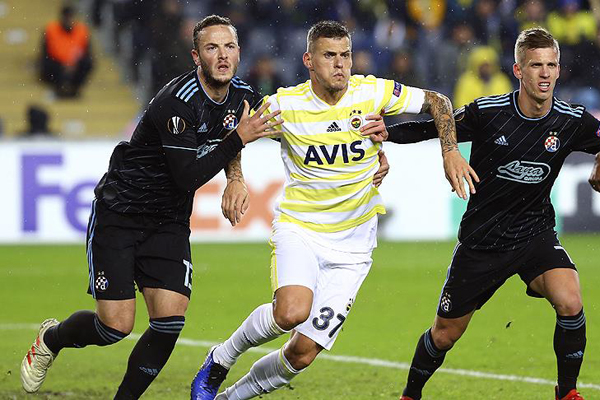 Fenerbahçe Avrupa'da bir üst turda