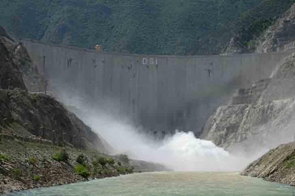 Deriner Barajı'ndan ekonomiye 850 milyon liralık katkı